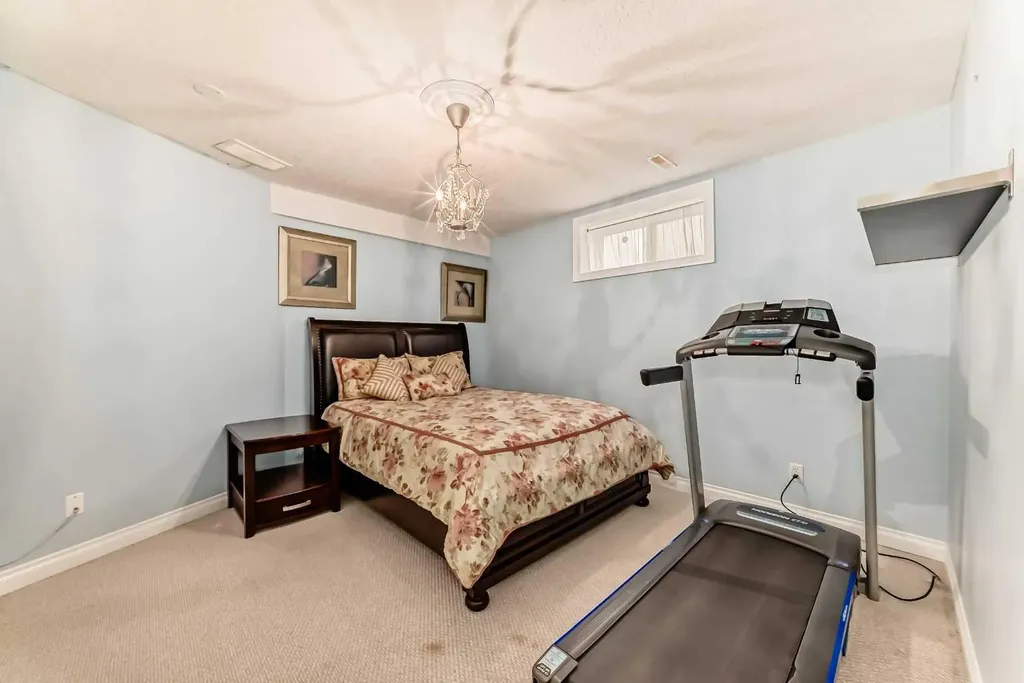 146 Scenic View Close Calgary AB T3L 1Z4