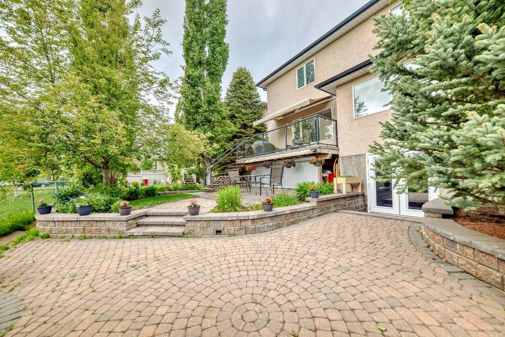 146 Scenic View Close Calgary AB T3L 1Z4