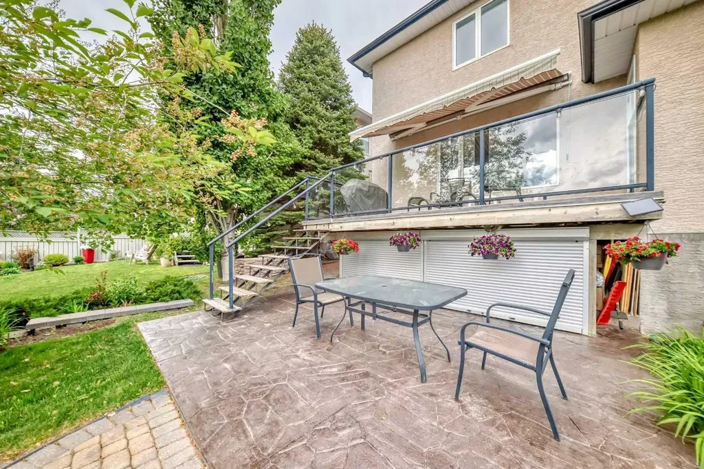 146 Scenic View Close Calgary AB T3L 1Z4