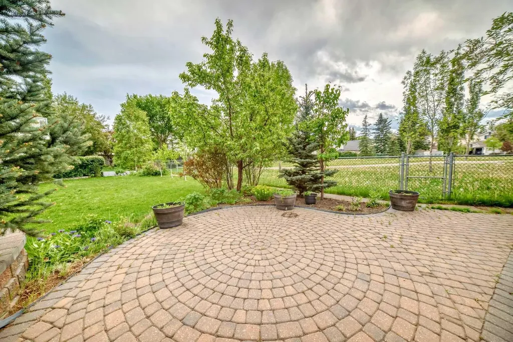 146 Scenic View Close Calgary AB T3L 1Z4