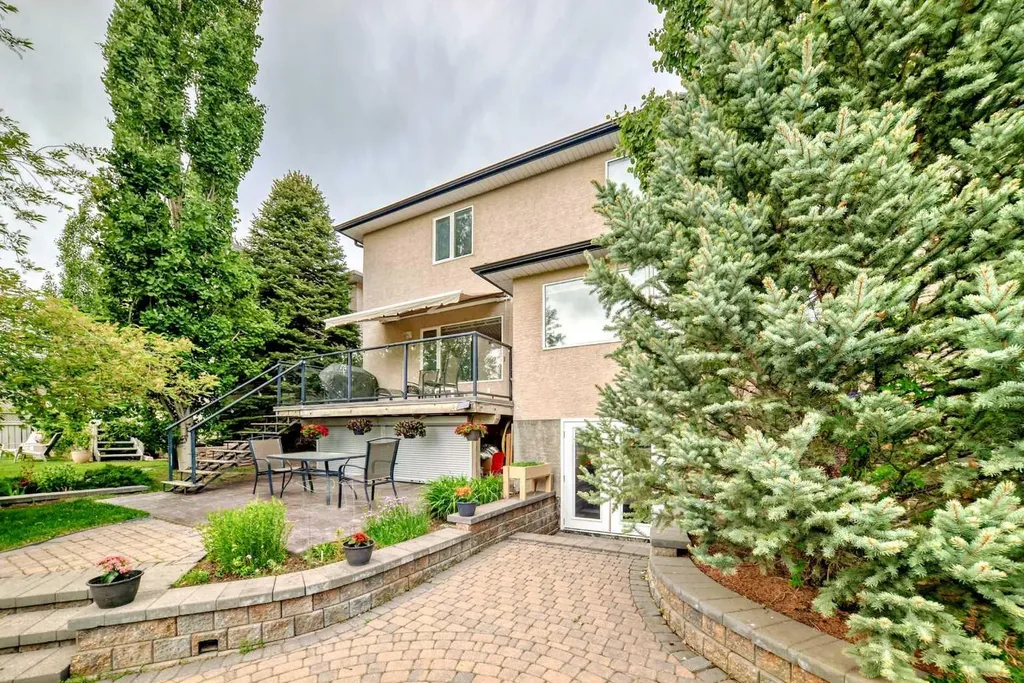 146 Scenic View Close Calgary AB T3L 1Z4