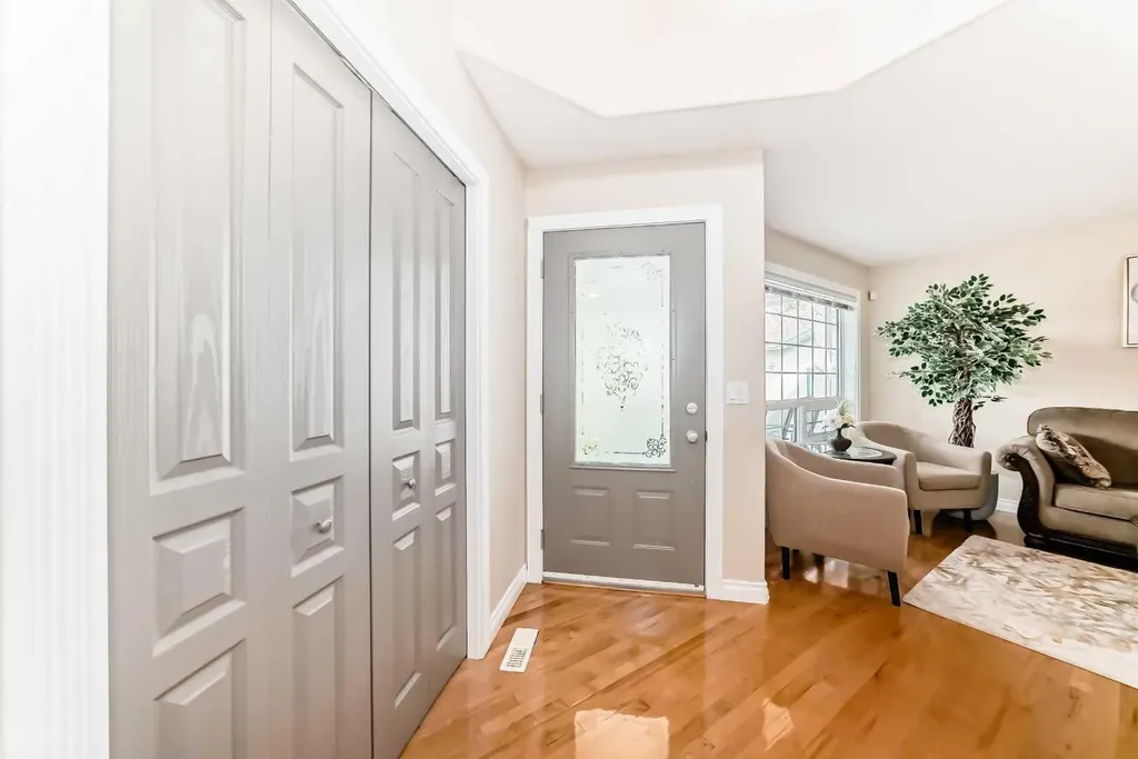 146 Scenic View Close Calgary AB T3L 1Z4