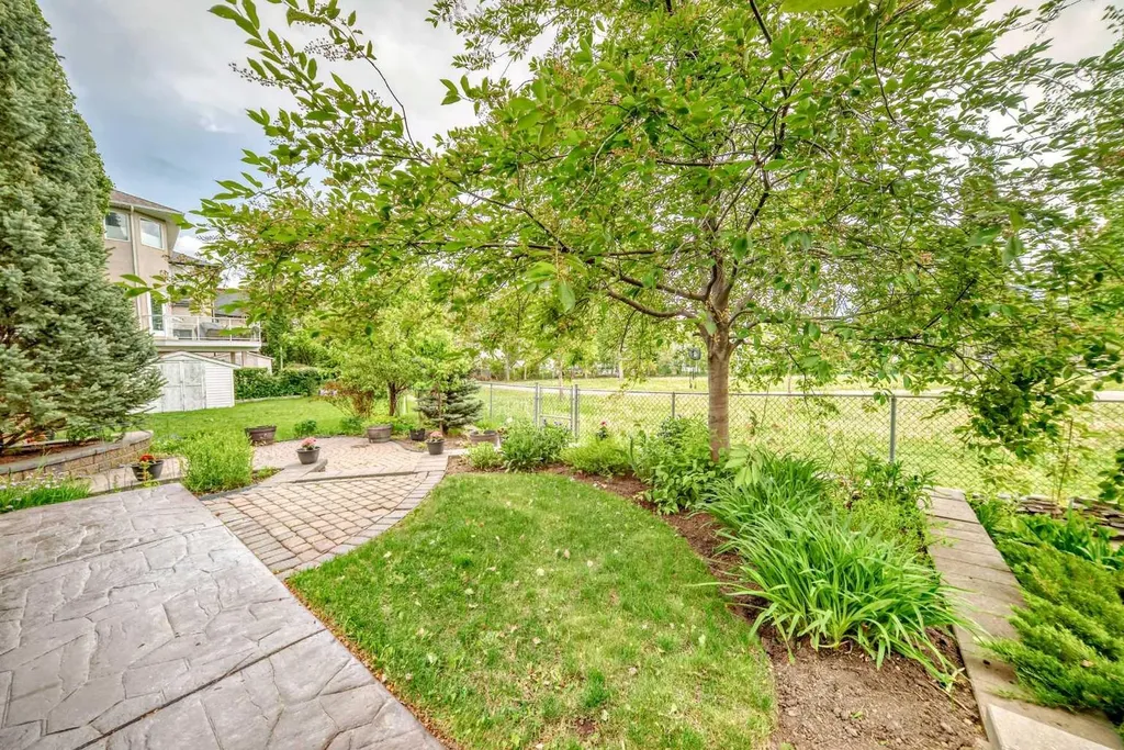146 Scenic View Close Calgary AB T3L 1Z4