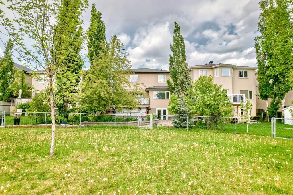 146 Scenic View Close Calgary AB T3L 1Z4
