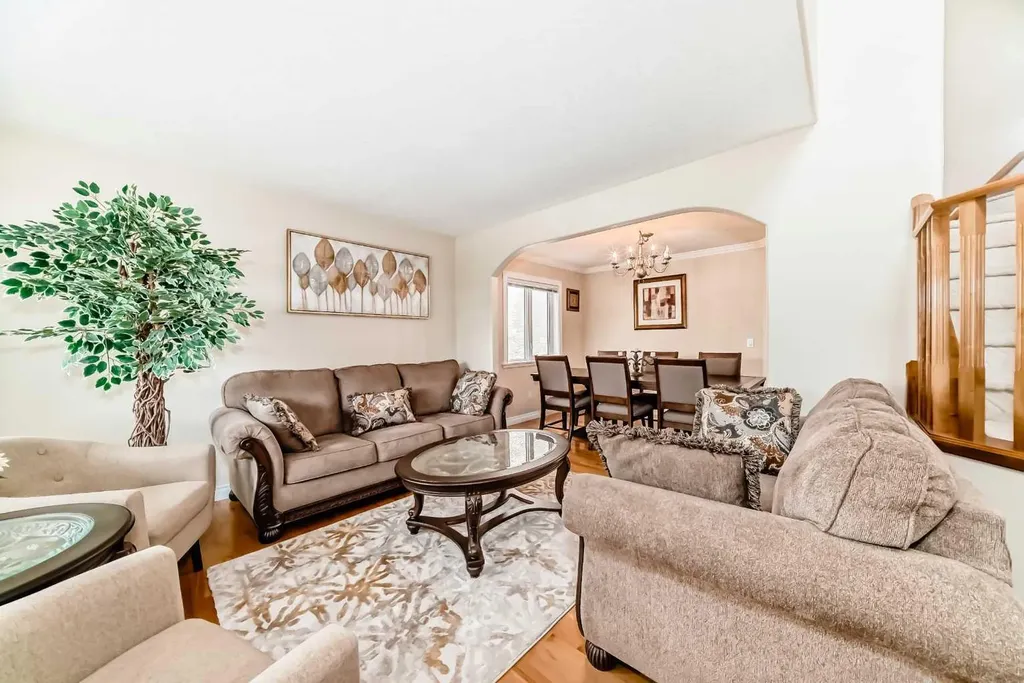 146 Scenic View Close Calgary AB T3L 1Z4