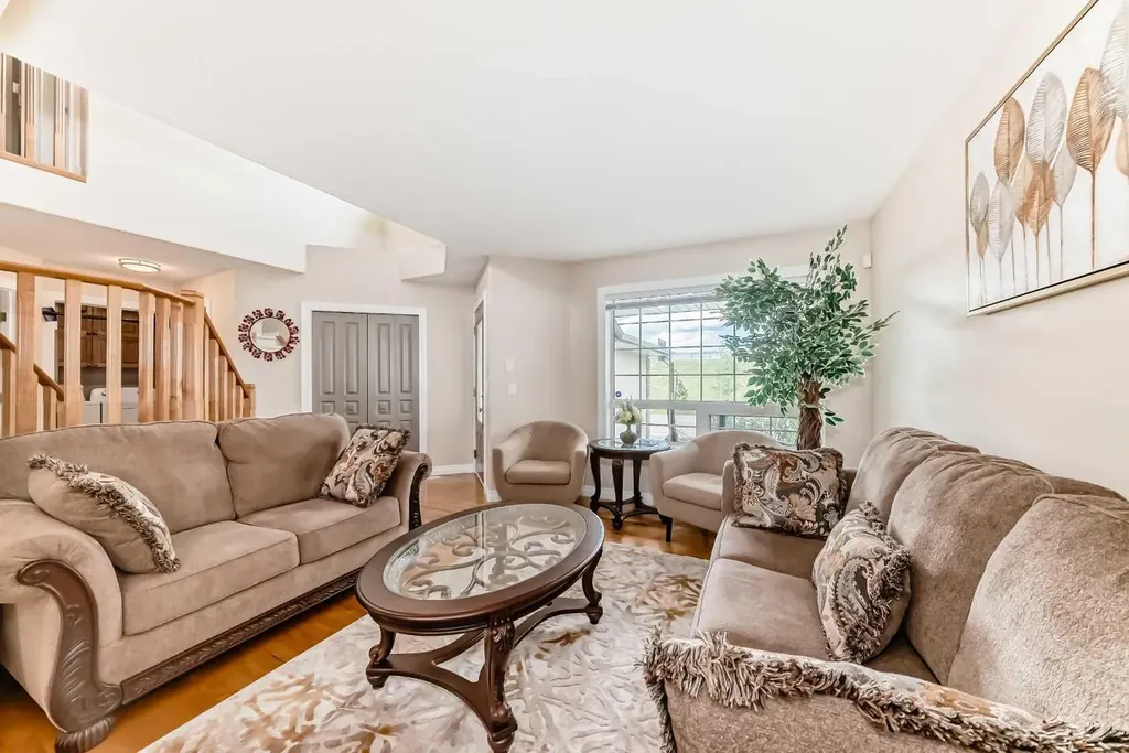 146 Scenic View Close Calgary AB T3L 1Z4