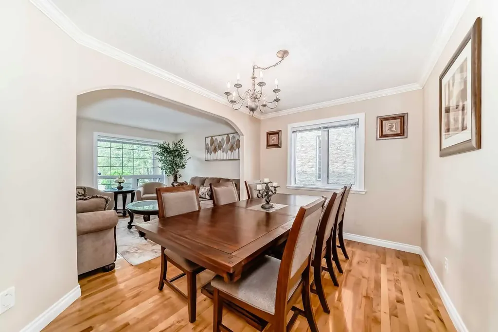 146 Scenic View Close Calgary AB T3L 1Z4