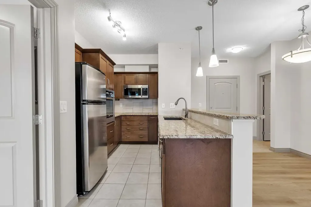 70 Royal Oak Plaza NW Calgary AB T3G 0C6