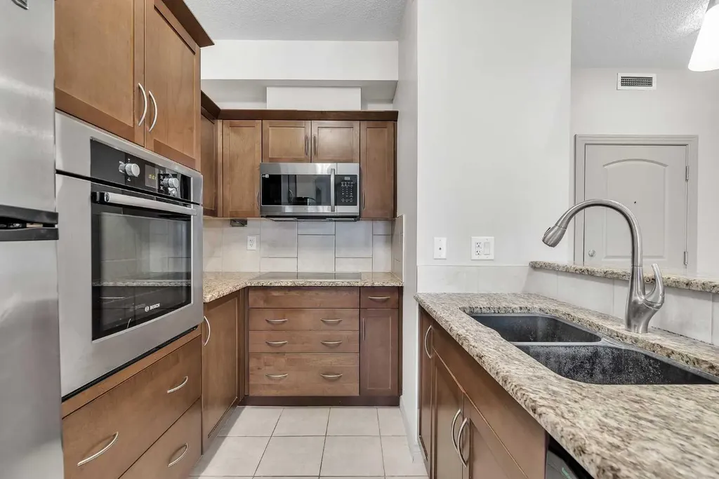 70 Royal Oak Plaza NW Calgary AB T3G 0C6