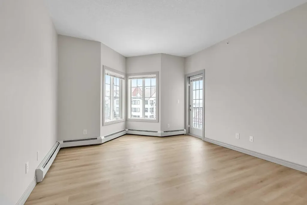 70 Royal Oak Plaza NW Calgary AB T3G 0C6
