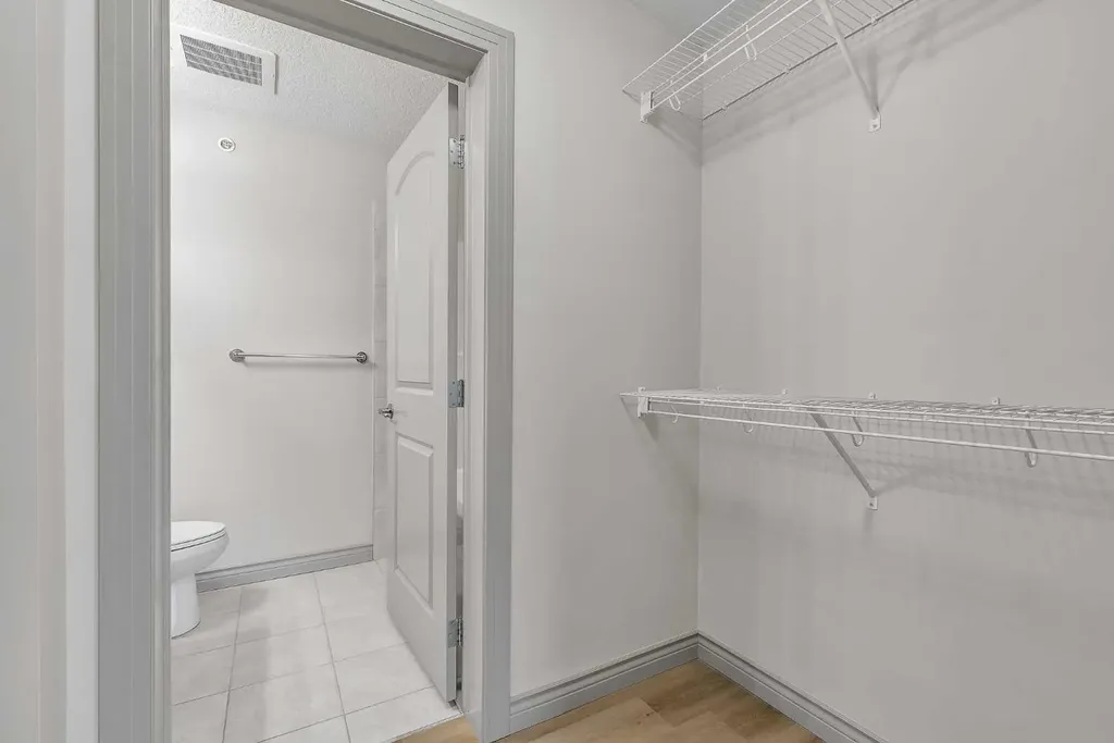 70 Royal Oak Plaza NW Calgary AB T3G 0C6