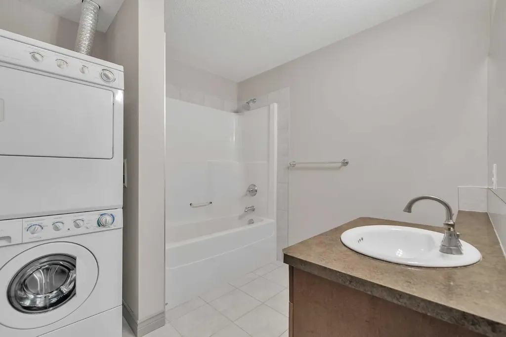 70 Royal Oak Plaza NW Calgary AB T3G 0C6