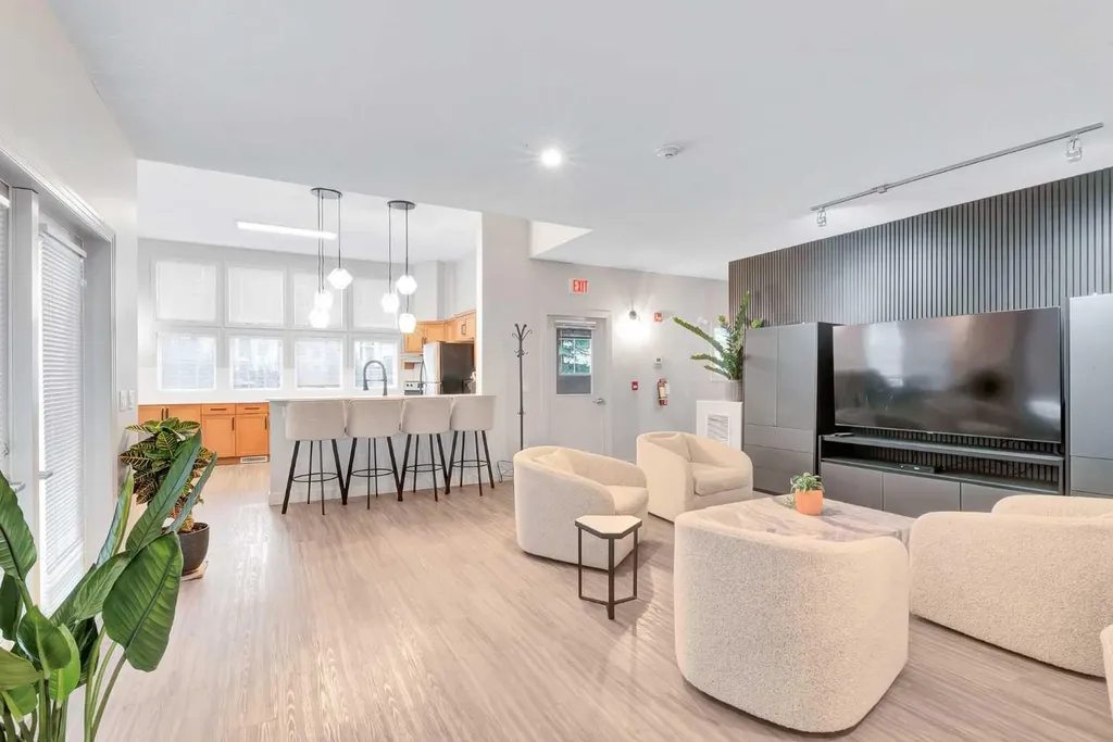70 Royal Oak Plaza NW Calgary AB T3G 0C6