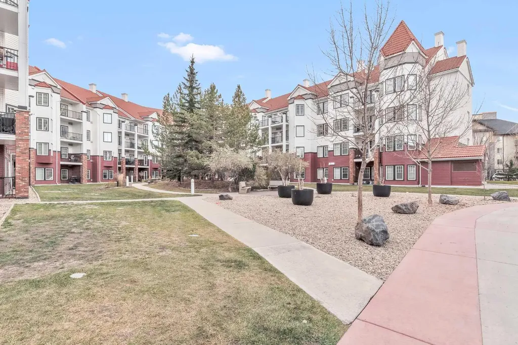 70 Royal Oak Plaza NW Calgary AB T3G 0C6