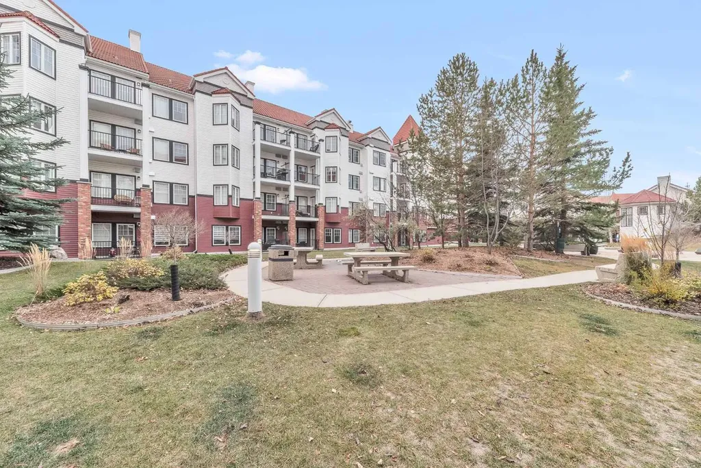 70 Royal Oak Plaza NW Calgary AB T3G 0C6