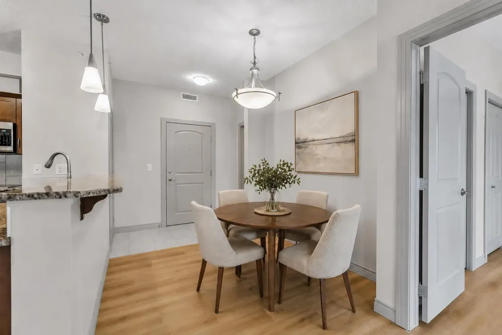 70 Royal Oak Plaza NW Calgary AB T3G 0C6