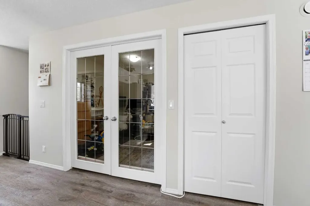 5220 50a Avenue Sylvan Lake AB T4S 1E5
