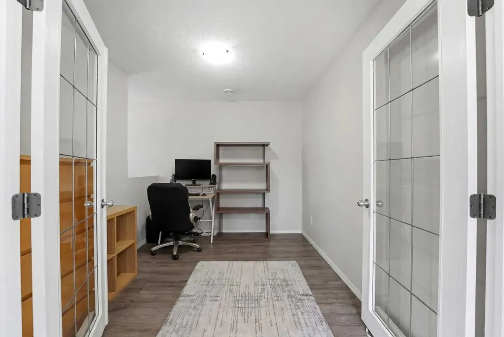5220 50a Avenue Sylvan Lake AB T4S 1E5