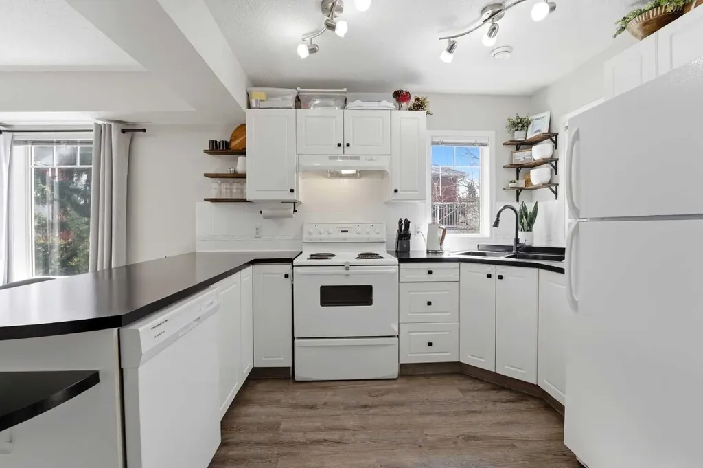 5220 50a Avenue Sylvan Lake AB T4S 1E5