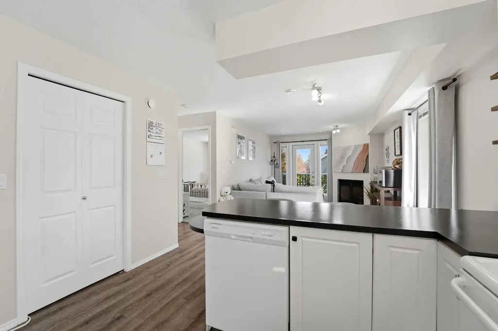 5220 50a Avenue Sylvan Lake AB T4S 1E5