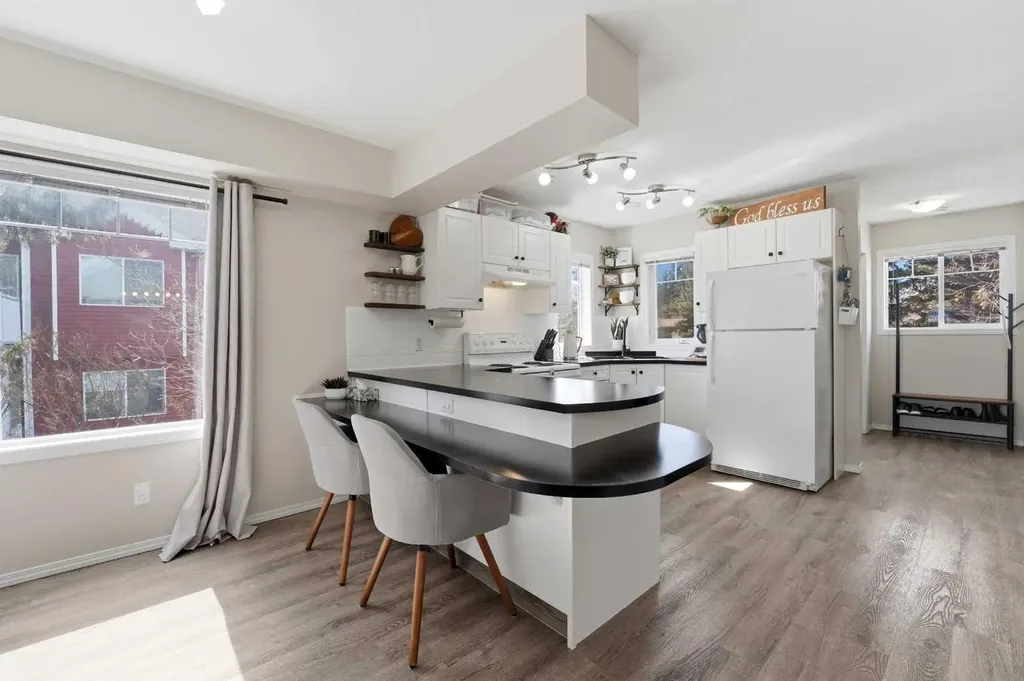 5220 50a Avenue Sylvan Lake AB T4S 1E5