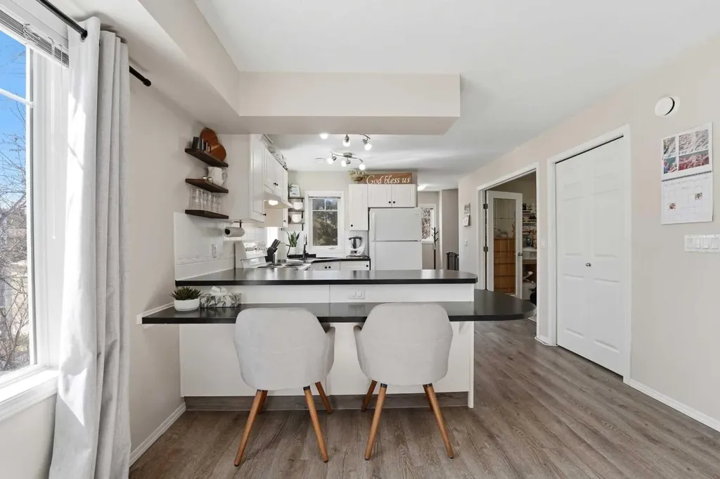5220 50a Avenue Sylvan Lake AB T4S 1E5