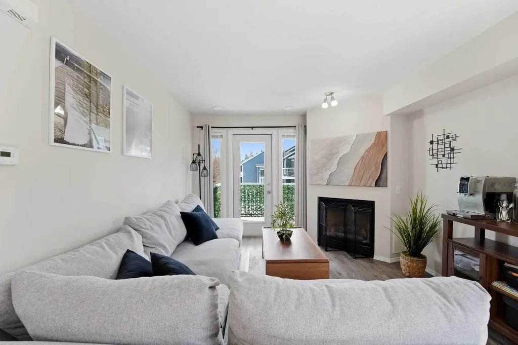 5220 50a Avenue Sylvan Lake AB T4S 1E5