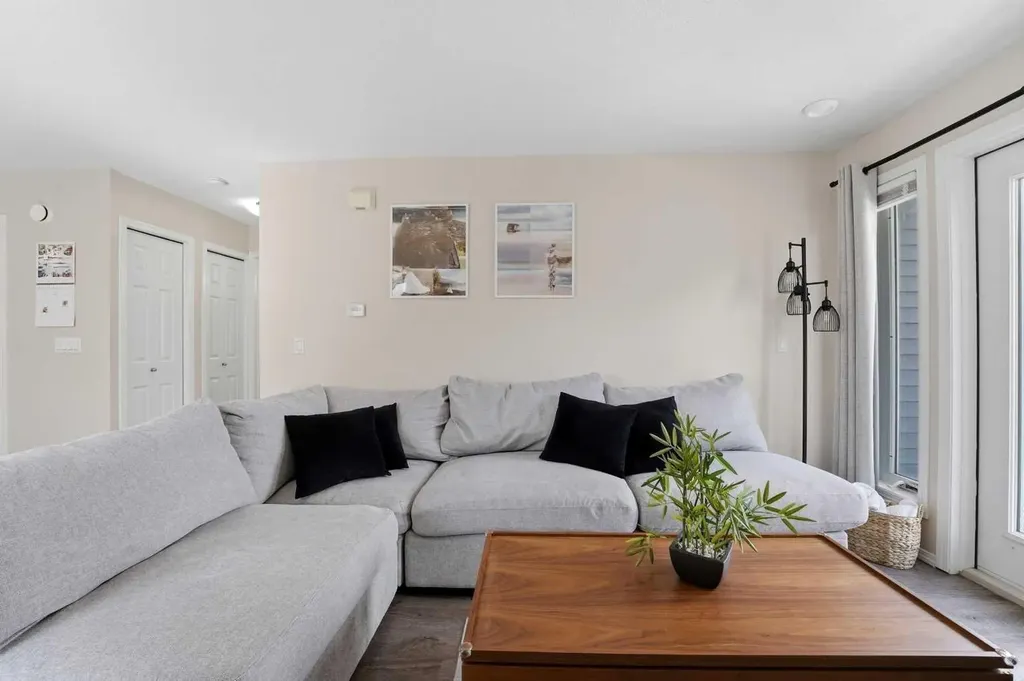 5220 50a Avenue Sylvan Lake AB T4S 1E5