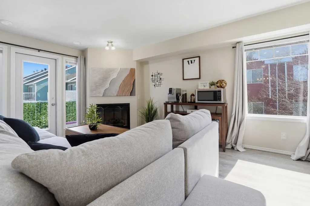 5220 50a Avenue Sylvan Lake AB T4S 1E5