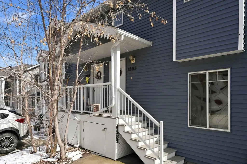 5220 50a Avenue Sylvan Lake AB T4S 1E5