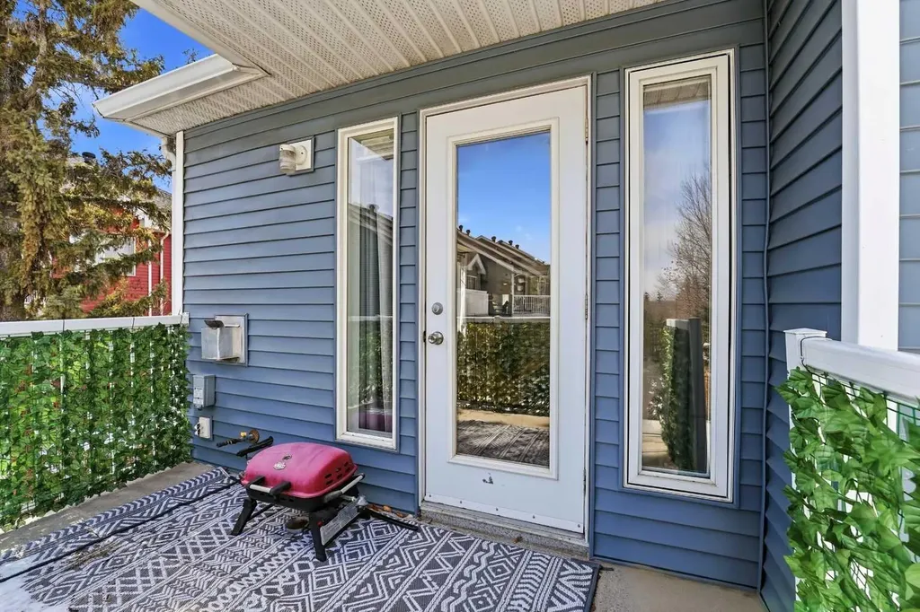 5220 50a Avenue Sylvan Lake AB T4S 1E5