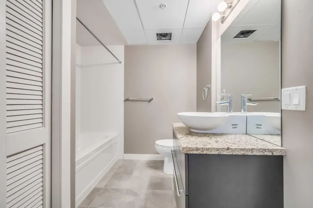 215 13 Avenue SW Calgary AB T2R0V6