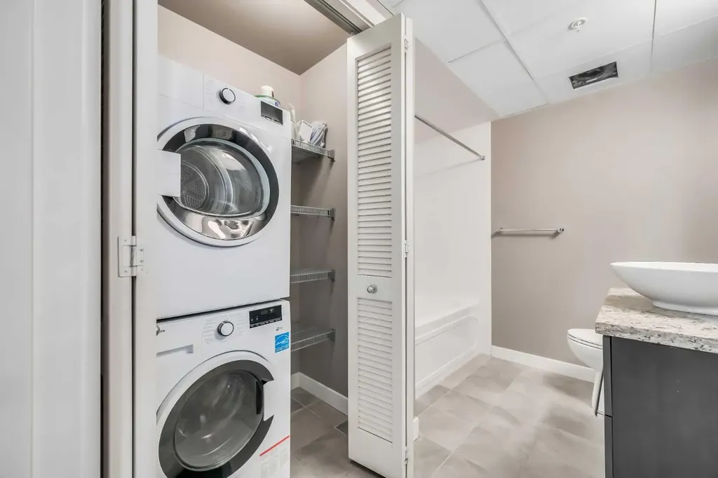 215 13 Avenue SW Calgary AB T2R0V6