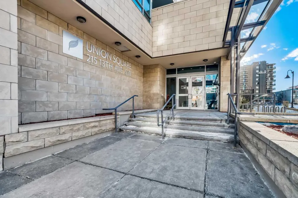 215 13 Avenue SW Calgary AB T2R0V6