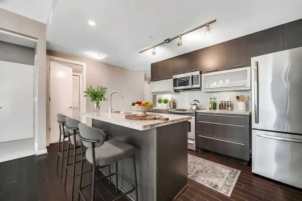 215 13 Avenue SW Calgary AB T2R0V6