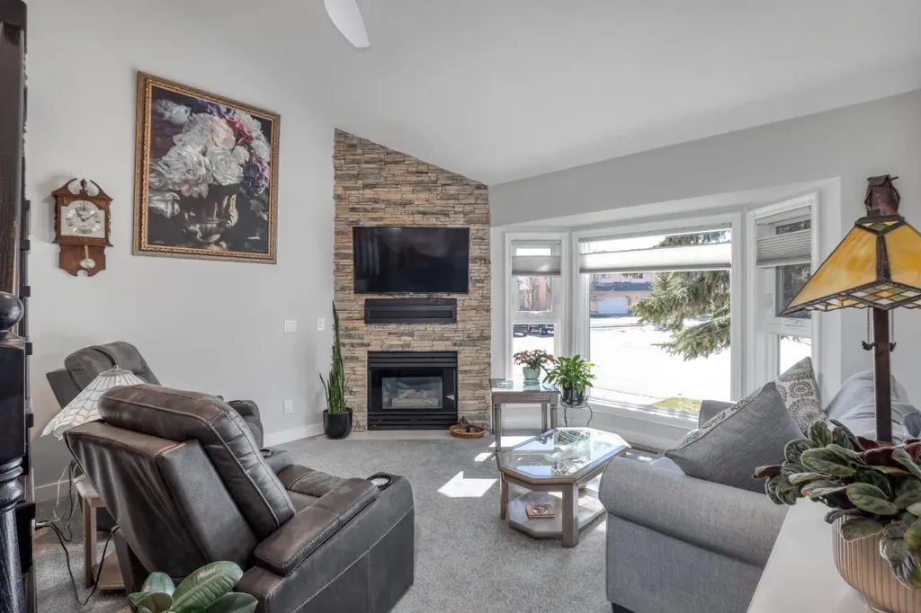 26 Quigley Drive Cochrane AB T4C 1M2