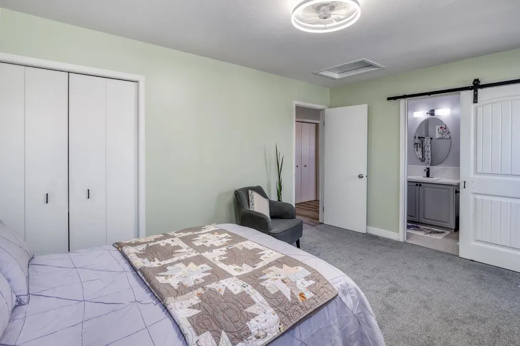 26 Quigley Drive Cochrane AB T4C 1M2