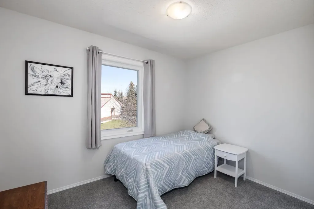 26 Quigley Drive Cochrane AB T4C 1M2