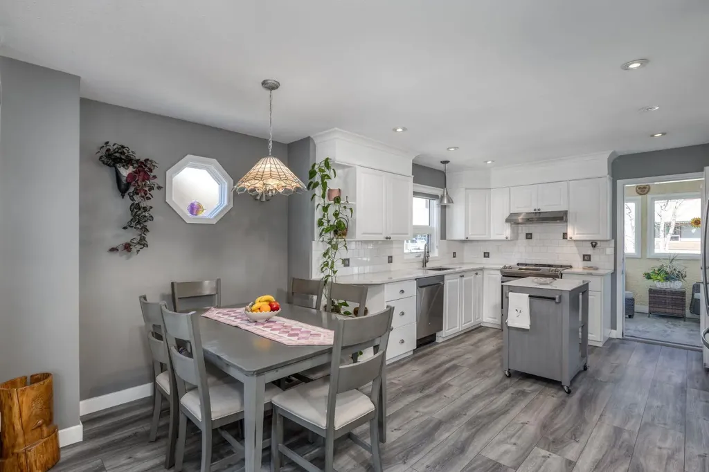 26 Quigley Drive Cochrane AB T4C 1M2