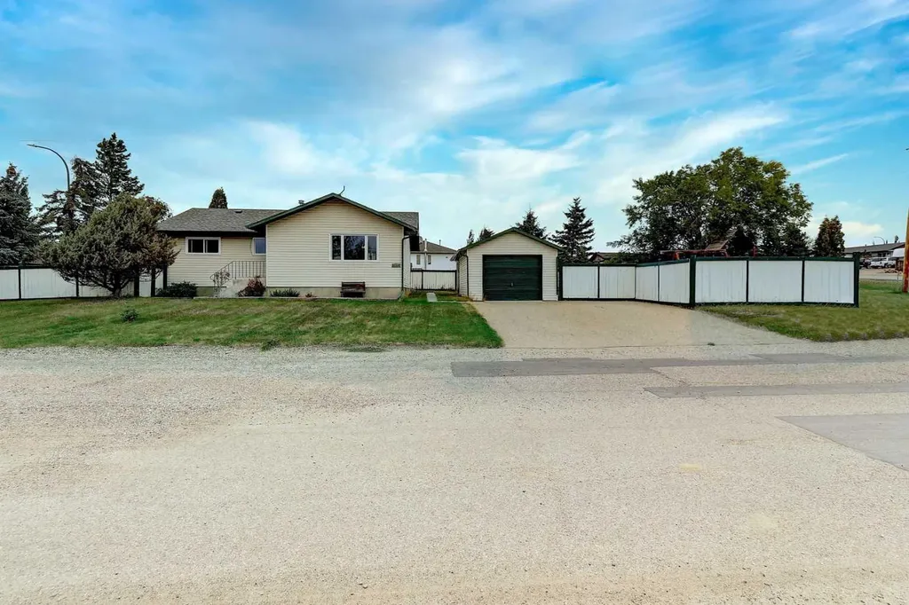 11304 108 Avenue Fairview AB T0H 1L0