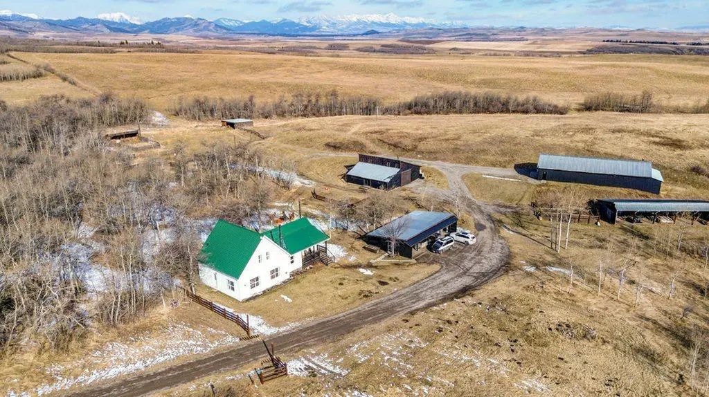 6019 Rge Road 2 - 1 A Rural Pincher Creek No. 9 M.d. Of AB T0K 1W0
