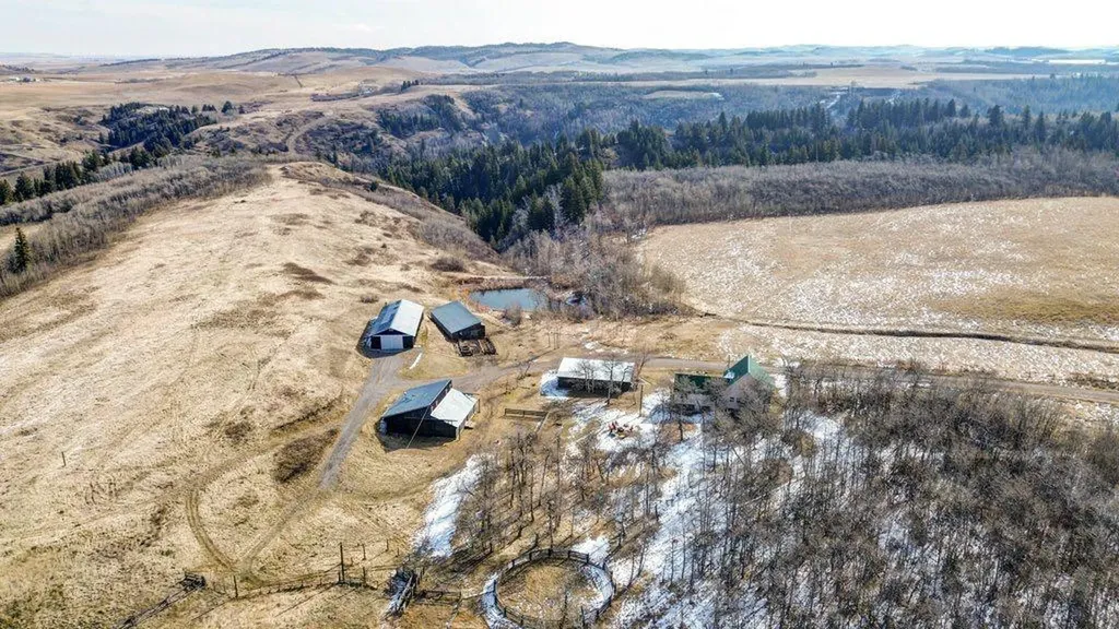 6019 Rge Road 2 - 1 A Rural Pincher Creek No. 9 M.d. Of AB T0K 1W0