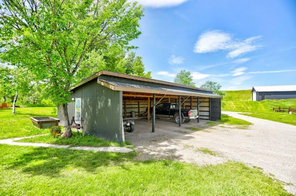 6019 Rge Road 2 - 1 A Rural Pincher Creek No. 9 M.d. Of AB T0K 1W0