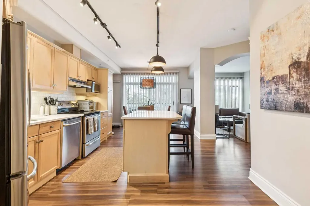 4 14 Street NW Calgary AB T2N 1Z4