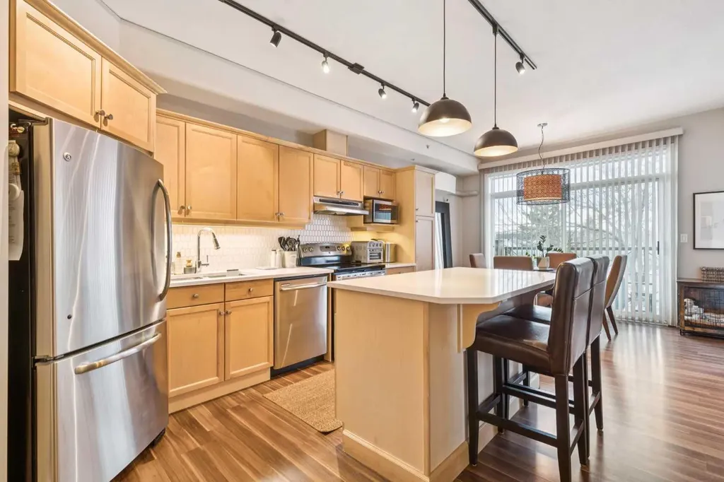 4 14 Street NW Calgary AB T2N 1Z4