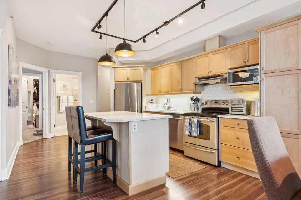 4 14 Street NW Calgary AB T2N 1Z4