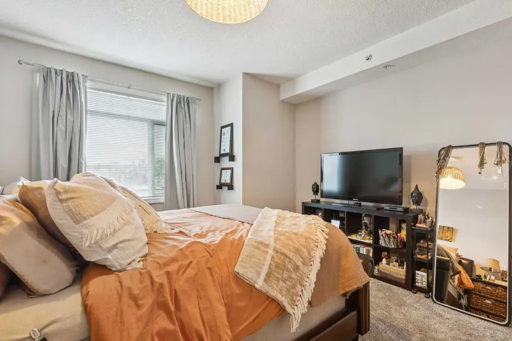4 14 Street NW Calgary AB T2N 1Z4