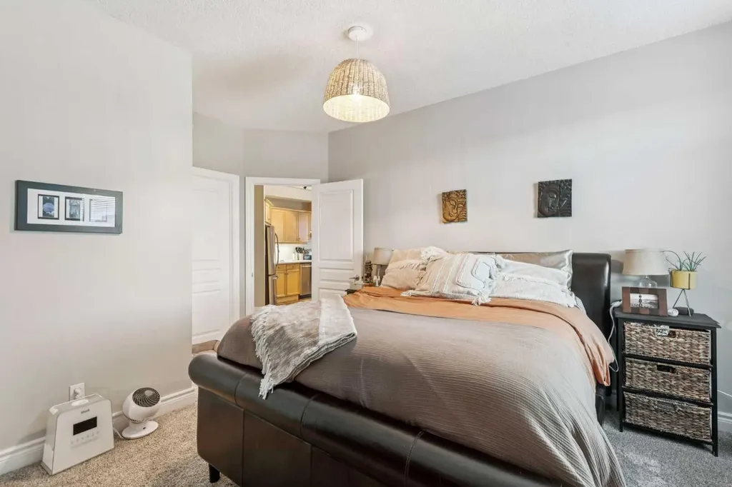 4 14 Street NW Calgary AB T2N 1Z4