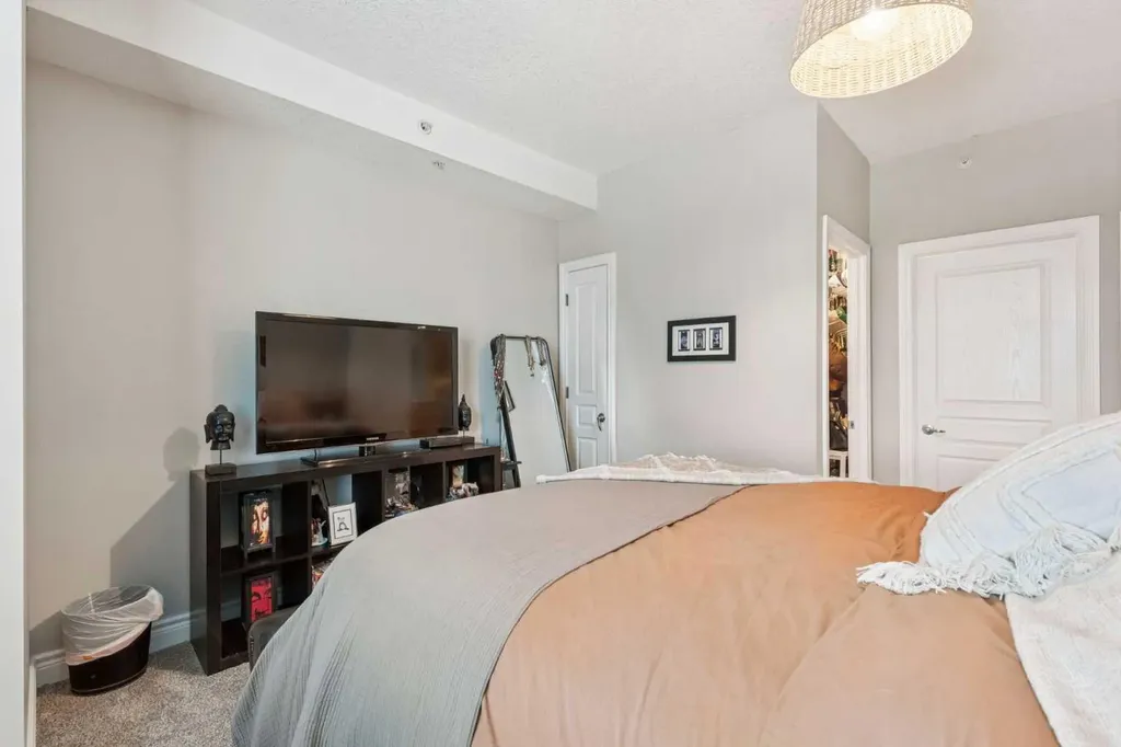 4 14 Street NW Calgary AB T2N 1Z4
