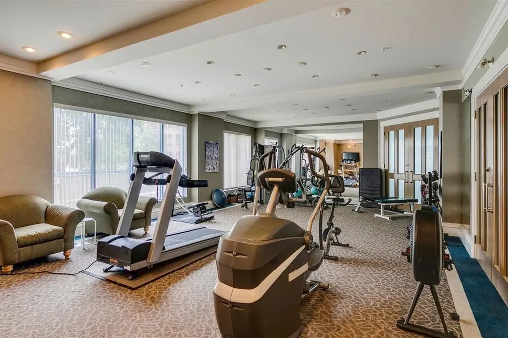 4 14 Street NW Calgary AB T2N 1Z4
